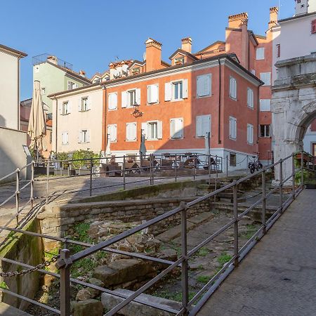 Casa Vacanze Penelope In Centro Storico Triëst Buitenkant foto
