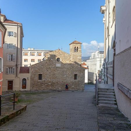 Casa Vacanze Penelope In Centro Storico Triëst Buitenkant foto