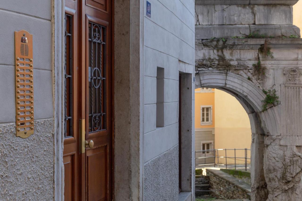 Casa Vacanze Penelope In Centro Storico Triëst Buitenkant foto