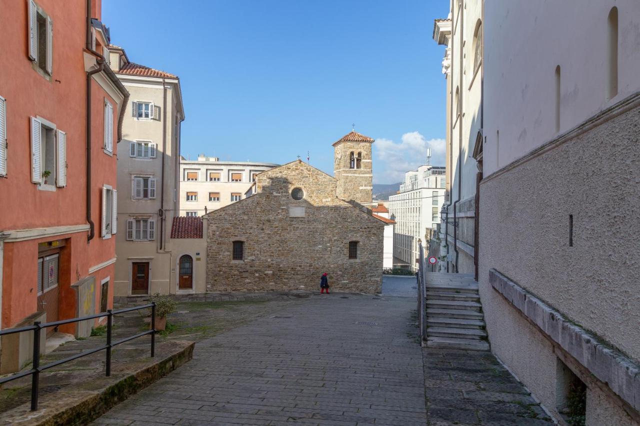 Casa Vacanze Penelope In Centro Storico Triëst Buitenkant foto