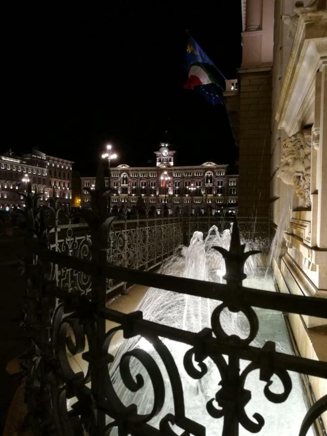 Casa Vacanze Penelope In Centro Storico Triëst Buitenkant foto